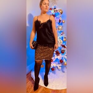 NWT Massimo Dutti
Glitter mini skirt SIZE M
🚨FIRM PRICE NO DISCOUNT